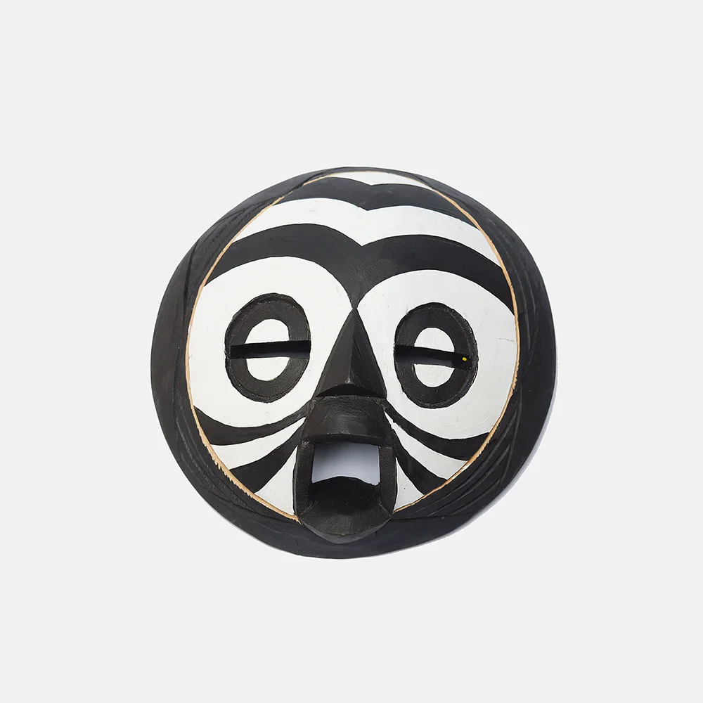 BLACK AND WHITE ROUND MASK(4) FRONT